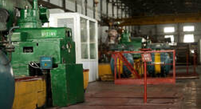 Machinerie industrielle peint d'un vert forêt par Peintre Victoriaville.  